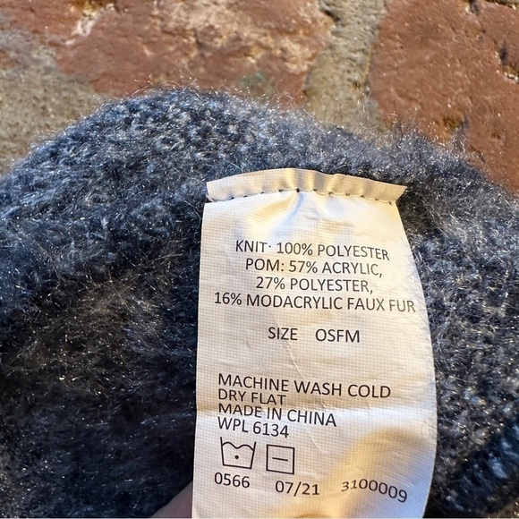 Muk Luk's Women's Fur Pom Beanie Winter Cuff Hat Pom Pom Fairy Dust Glitter GRAY - Picture 13 of 14